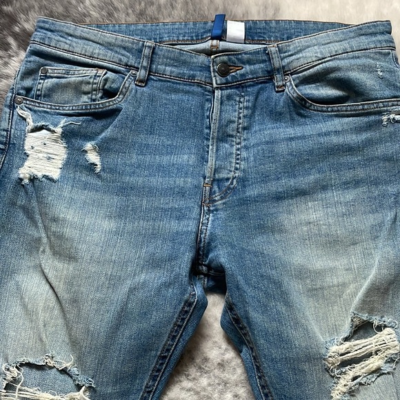 H&M Divided Distressed Denim Jeans - Picture 4 of 9